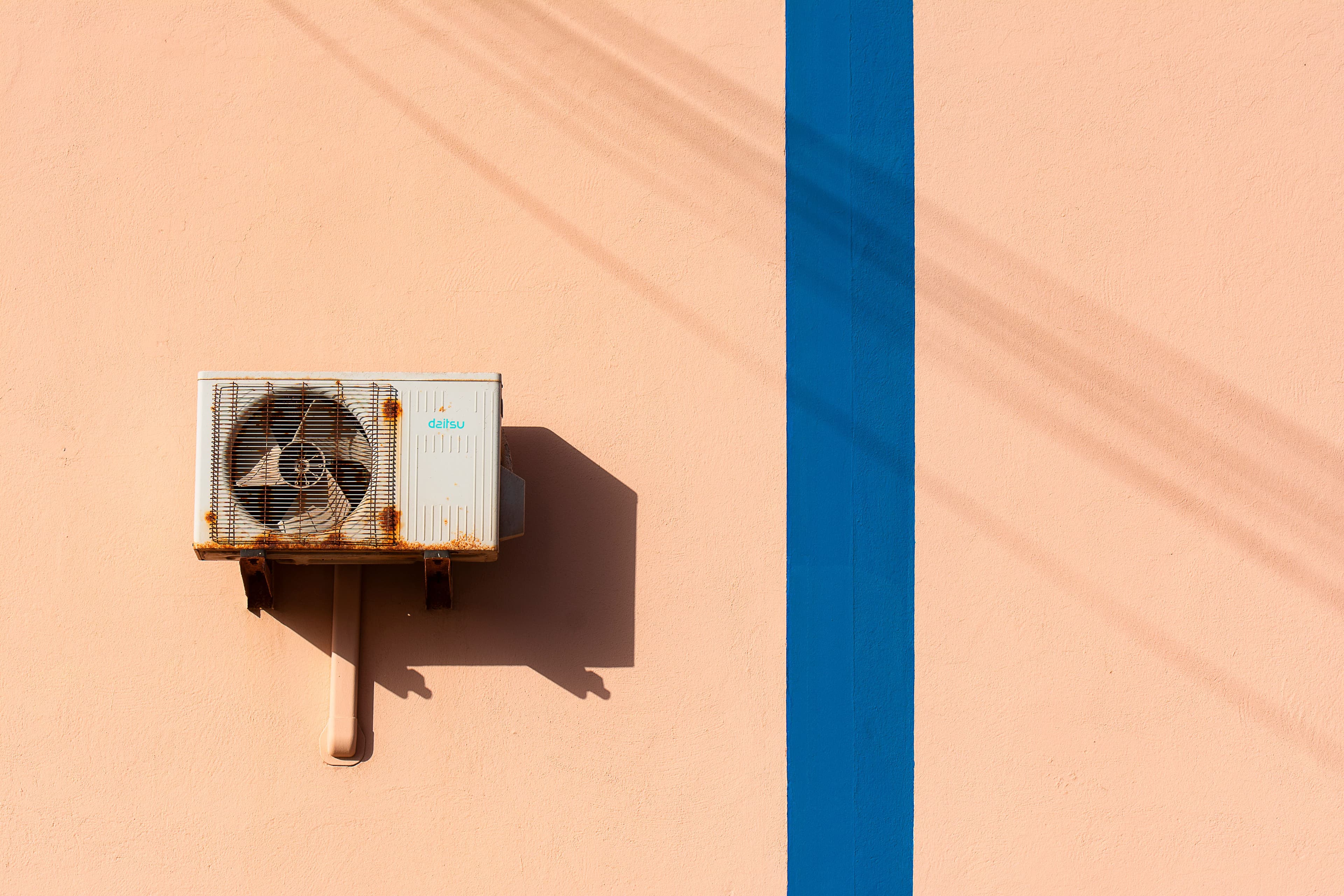 Climatiseur et documents de facturation — comment un artisan prouve sa fiabilité face aux arnaques en ligne